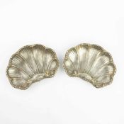 A PAIR OF STERLING SILVER SHELL SHAPED SERVING DISHES.