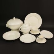 A WEDGWOOD 'EDME' TEA AND DINNER SERVICE.