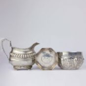 A COLLECTION OF SILVER ITEMS.