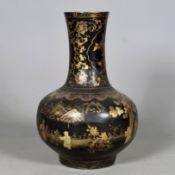 A 19TH CENTURY JAPANESE EXPORT BLACK AND GILT LACQUER ONION VASE.