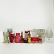 A COLLECTION OF ASSORTED GLASSWARE.
