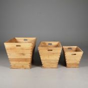 GRADUATED SET OF 3 STORAGE BINS.