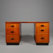 MID 20TH CENTURY PEDESTAL DESK.