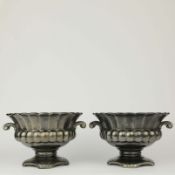 PAIR OF CLASSICAL CERAMIC URNS IN A LUSTRE GLAZE.