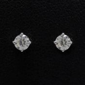 A PAIR OF 18CT WHITE GOLD DIAMOND SOLITAIRE STUD EARRINGS.