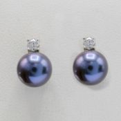 A PAIR OF 9CT GOLD PEARL STUD EARRINGS.