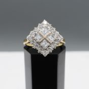 AN 18CT WHITE AND YELLOW GOLD DIAMOND DRESS RING