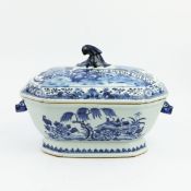 CHINESE QIANLONG EXPORT LIDDED TUREEN.