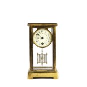 A 19TH CENTURY FRENCH MANTLE CLOCK.
