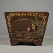 AN EARLY 20TH CENTURY CHINESE EARTHENWARE JARDINERE.