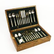 A CANTEEN OF SILVER FISH KNIVES FORKS AND DESSERT SPOONS.