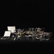 A LARGE COLLECTION OF SILVER PLATE (QTY)