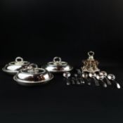 A COLLECTION OF ASSORTED SILVER PLATED ITEMS