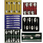 A BOXED SILVER STILTON SCOOP AND OTHER BOXED SILVER (QTY)