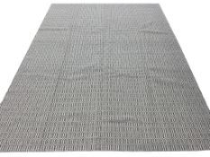 FINE CONTEMPORARY FLATWEAVE CARPET