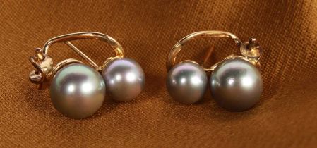A pair of double grey pearl earrings, 5.4g