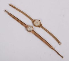A 9 carat yellow gold ladies Tissot wristwatch, the champagne dial showing baton markers, 17.8g,