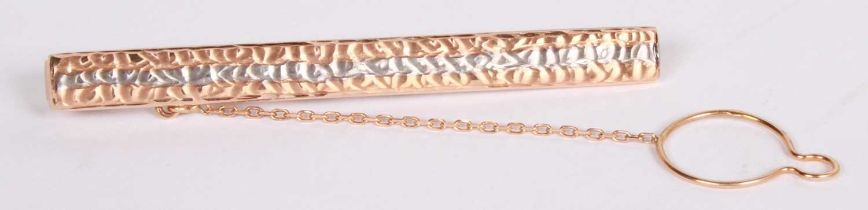 A 14 carat rose gold men's tie clip, with safety guard chain and button hole loop, 6.5cm, 6.7g