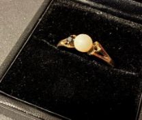 9ct gold ring with single pearl plus dark stone and a missing stone Size O total weight 1.58g