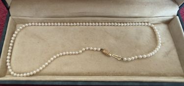 Jewellery : Pearl Necklace with 9ct Gold clasp 46cm, each pearl approx 4mm