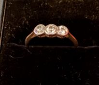 JEWELLERY : 18ct GOLD and diamond ring size M 1.6g