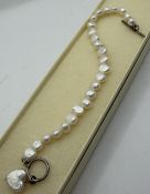 Jewellery : Pearl Bracelet with silver clasp, all pearls natural and un-even