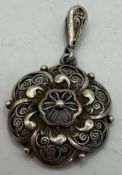 Jewellery : Small attractive vintage silver pendant (1.9g)