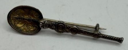 JEWELLERY : Small SILVER Anointing spoon brooch for Coronation 1952 (2.96g) gilding rubbing off