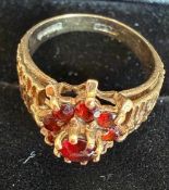 Jewellery 9ct GOLD ring with red stones possibly garnets 2.7g