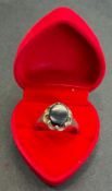 Jewellery : 9ct GOLD ring with large dark stone and claw mount Size S-T 4.28g