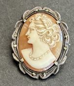 Jewellery : Small silver mounted Cameo pendant/broach 3.47g