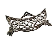 TAIN SILVER BROOCH, LATE 20TH CENTURY
