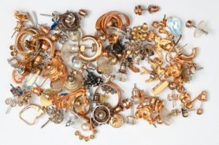 Miscellaneous ear studs and earrings, variously gem set and in various metals Condition Report: