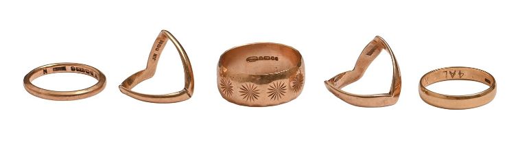 Five 9ct gold rings, 14.7g, size J, M, S Condition Report: Light wear
