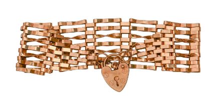 A gold gate bracelet and 9ct gold padlock, 16cm l, London 1978, 12.8g Condition Report: Slightly