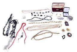 A group of assorted costume jewellery and collectables.