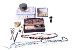 A group of assorted costume jewellery and collectables.