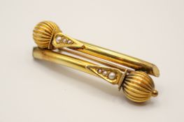 A 19th century yellow metal Etruscan style bar brooch.
