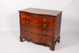 A Georgian mahogany serpentine fronted chest of drawers.
