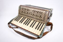 An Italian Frontalini piano accordian #1569.