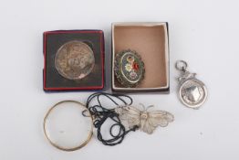 A small group of collectables including medallions.
