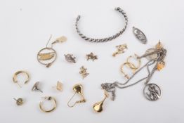A small group of gold, silver and other jewellery.