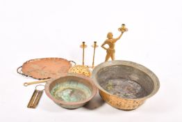 A quantity of assorted metalware items.