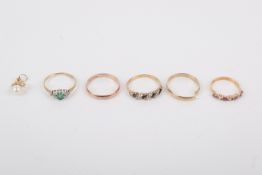 A small group of gold and yellow metal jewellery.