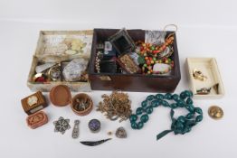 An assortment of costume jewellery and collectables. Including a white metal clover brooch, 2.
