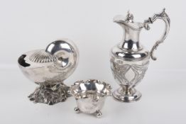 Three pieces of silver plate. Comprising a spoon warmer modelled as a shell, H15.