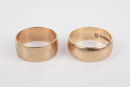Two 9ct gold wedding band rings. One with rubbed harlequin pattern, sizes N1/2 and O.