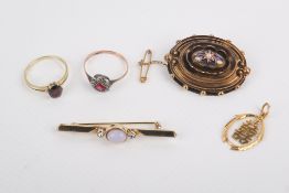 A small group of Victorian and later gold and yellow metal jewellery.