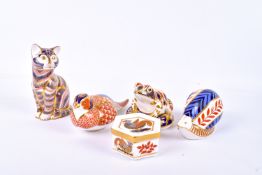 Five pieces of Royal Crown Derby.