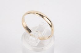 A 9ct gold wedding band. Size Q, 1.8g.